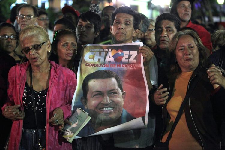 Håb. Tilhængere af præsidenten har siden det blev kendt, at han var syg af kræft, bedt for Hugo Chavez. 