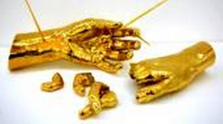 Kunst. Der er røget en del igennem hælernes hænder i 2012. Her er det en Douglas Gordon-skulptur i massivt guld stjålet fra auktionshuset Christie’s i London.