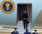 Hjemvendt. Barack Obama har afbrudt sin ferie på Hawaii for at få gjort noget ved USA's store budgetunderskud. 