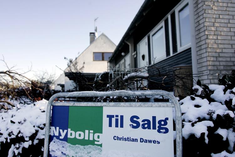 Krise. Der er markant færre boliger på hylderne hos ejendomsmæglere rundt omkring i landet, selvom niveauet fortsat er højt. 