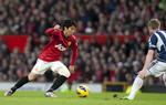 pligtsejr.  Shinji Kagawa (tv) startede på banen for Manchester United, mens topscorer Robin van Persie åbnede kampen mod West Bromwich på bænken. 