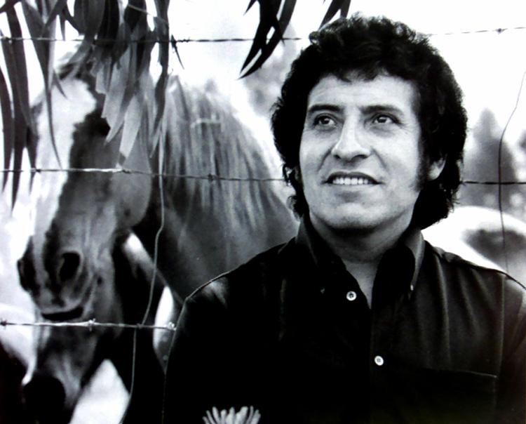 Myrdet. Den populære, venstreorienterede musiker og sanger Victor Jara blev myrdet i 1973. 