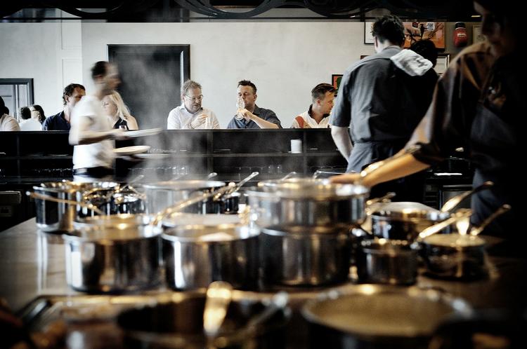 arbejdsmiljø. Der er alt for mange sager om det dårlige psykiske arbejdsmiljø i kokkebranchen. 