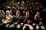 Biohygge. Knas, popcorn, cola og ondt i maven og tisseklar, når filmen er færdig. Det er vi helt vilde med. Her er vi til forpremiere på 'Klovn' i Grand i 2010. 