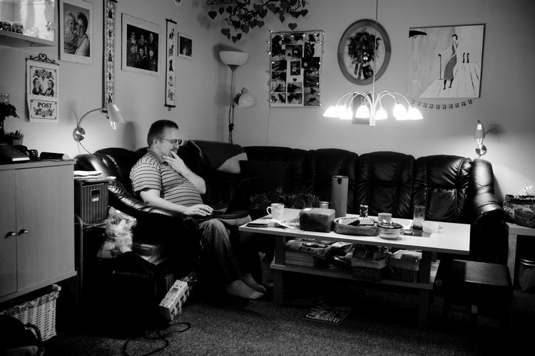 Jobsøgning. Hver dag tjekker Henrik Kiegstad, om der er slået nye akutjob op. Men så længe han er sygemeldt, må han ikke søge nogen job. 