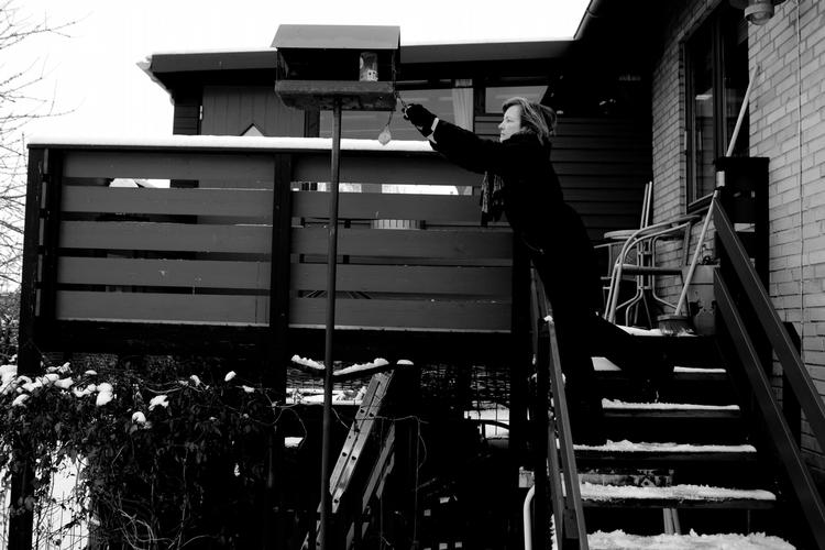 Arbejdskvinde. Laila Simonsen brugte mange timer før jul på at ordne hjemmet. Nu har hun fået noget andet at tage sig til med det nye natarbejde. 