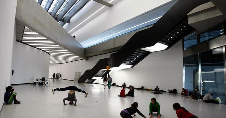 OPLEV. Roms kunstmuseum Maxxi af Zaha Hadids skal opleves, mener Politikens arkitekturanmelder. 