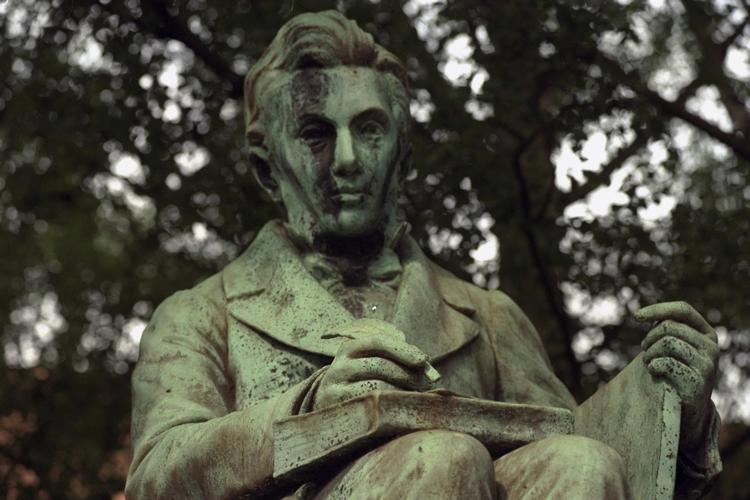 eksistentialisme. Hvis der er en tænker, der har appel til det moderne menneske, så er det Søren Aabye Kierkegaard (1813-1855) 