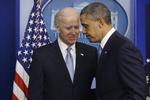 Vicepræsident Biden og Præsident Obama forlader podiet i presserummet efter en annonceret budgetaftale. 