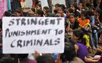 VOLDTÆGT. Sagen fra New Delhi har ført til protester over alt i Indien. Her demonstrerer studerende i Bangalore med krav om hårdere straffe. 