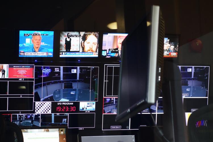 Al-USA. Den panarabiske tv-station vil ikke konkurrere med de store nyhedskanaler i USA, men vil satse på aktuelle historier med mennesket i centrum, lyder det fra Al-Jazeera. 