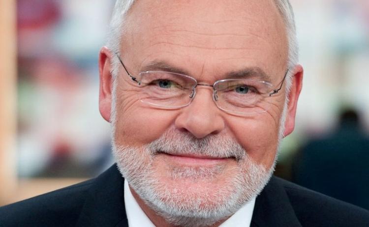 Medier. Per Christiansen begyndte i sin tid på TV 2 som redaktionschef på vejr-udsendelserne, der blev sendt fra Sprogø. 