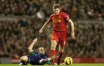 anfører. Liverpools Steven Gerrard (th) leverede en superaflevering til et af holdets scoringer mod Sunderland onsdag. 