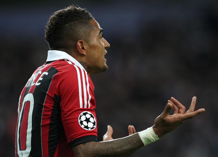 'Prinsen'. Flere AC MIlan-stjerner blev mødt af ubehagelige tilråb på det lille stadion i Busto Arsizio. 