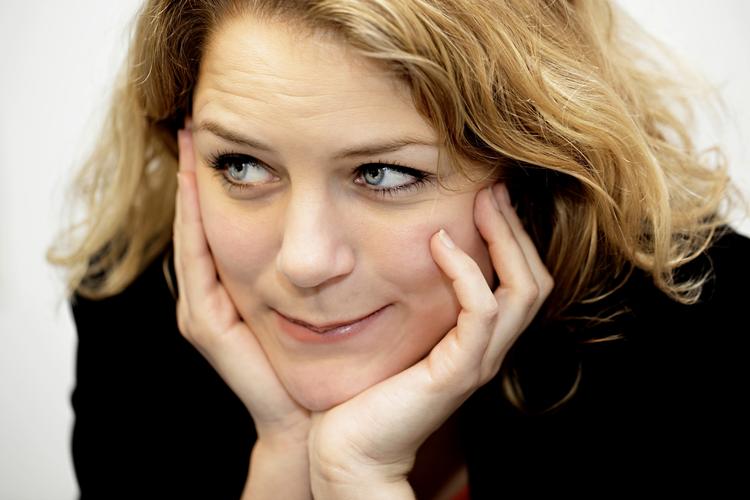 Pli. Johanne Schmidt-Nielsen overvejede at sige fra, da hun blev bedt om at gætte noget, hun allerede vidste. Af ren høflighed lod hun være. 