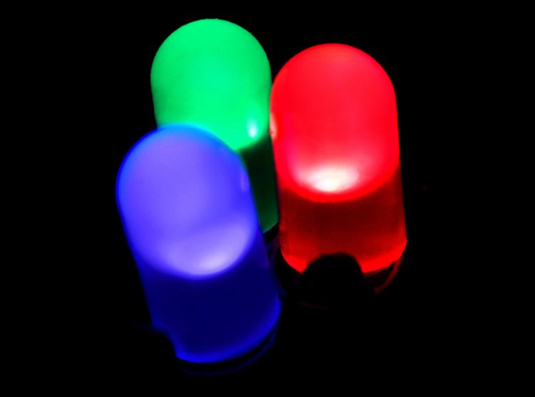 OPLYST. Light-Emitting Diode, LED eller lysdiode. Kært barn har mange navne, men lysdioden er ved at blive voksen. I denne tid er det 50 år siden, den blev sat i produktion. 