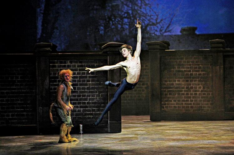 Junker. I 2011 skabte balletmester Nikolaj Hübbe en ny version af August Bournonville-balletten 'Et folkesagn'. Her dansede Marcin Kupinski rollen som junker Ove. 