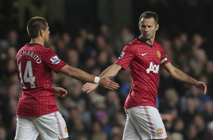 uopslidelig. Manchester Uniteds Ryan Giggs (th) sætter klubrekord i antal spillede kampe, hver gang han optræder. 