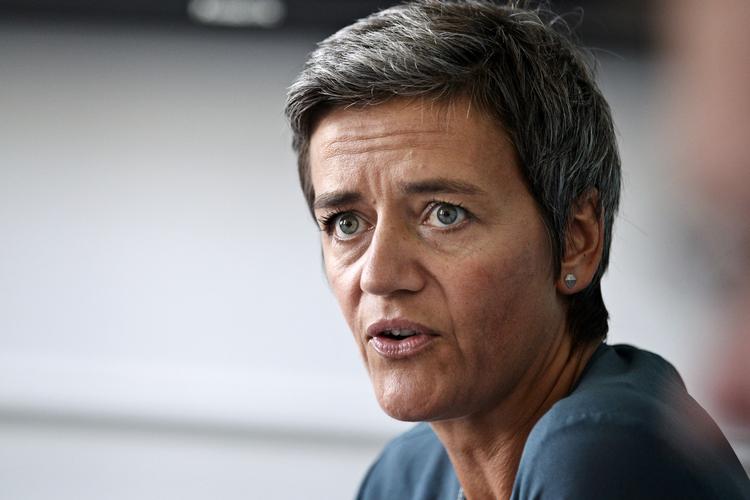 anlægsloft. En række borgmestre har i ugens løb banket på Christiansborgs porte for at få en forklaring på, hvorfor de ikke må bruge de penge, der ligger i kommunekassen. »… Det er sådan, det bliver i 2013 …«, lød svaret fra økonomiministeren. 