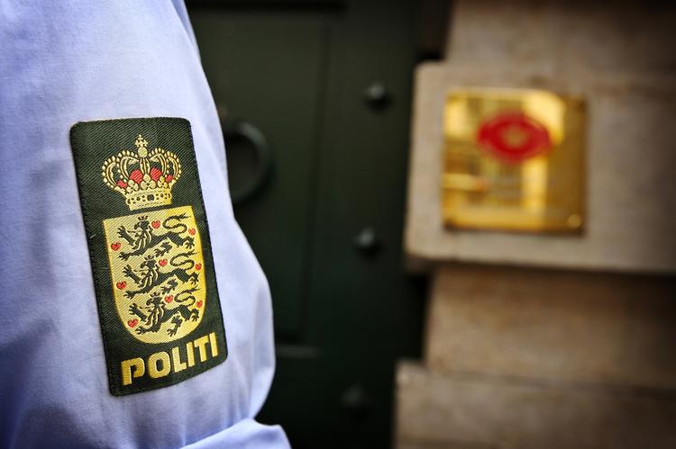 retsplejeloven. Fem efterforskere fra Fyns Politi har i en større sag om seks røverier aflyttet telefonsamtaler. Samtalerne er af den slags der er beskyttet af reglerne i retsplejeloven. 