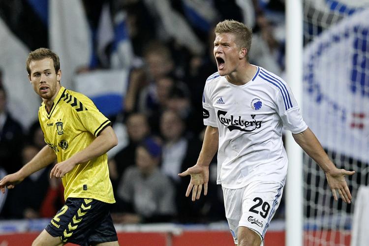 Topklasse. 16 mål i sæsonens første 32 kampe og debut på det danske A-landshold: Det er ikke tilfældigt, at Andreas Cornelius (t.h.) er en ombejlet ung mand. 