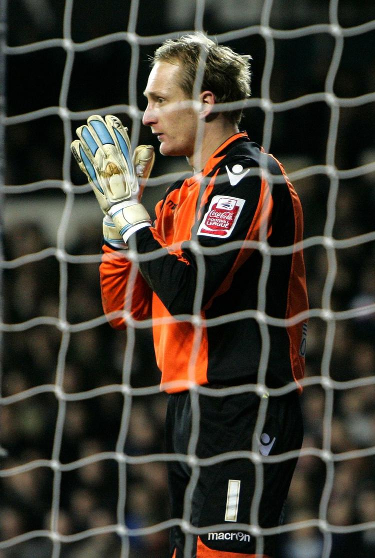 Favoritdræber. Casper Ankergren og Leeds blev i 2010 stoppet af Tottenham et par uger efter sensationssejren over Man. United. Hvem stopper Brighton i 2013? 