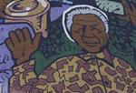Madiba. Sydafrikanernes landsfader Nelson Mandela, kærligt omtalt Madiba, kigger her ned fra et kæmpe maleri på et køletårn i Soweto. 