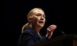 Midlertidigt. Selv om Hillary Clinton begynder sit arbejde igen i dag, så har hun for længst meddelt, at hun stopper som udenrigsminister, når Barack Obama begynder en ny fire års-periode som USA's præsident. 