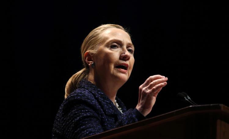Midlertidigt. Selv om Hillary Clinton begynder sit arbejde igen i dag, så har hun for længst meddelt, at hun stopper som udenrigsminister, når Barack Obama begynder en ny fire års-periode som USA's præsident. 