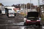 UDBRÆNDT. Politiet mener, at en eller flere røvere er flygtet i denne bil. 