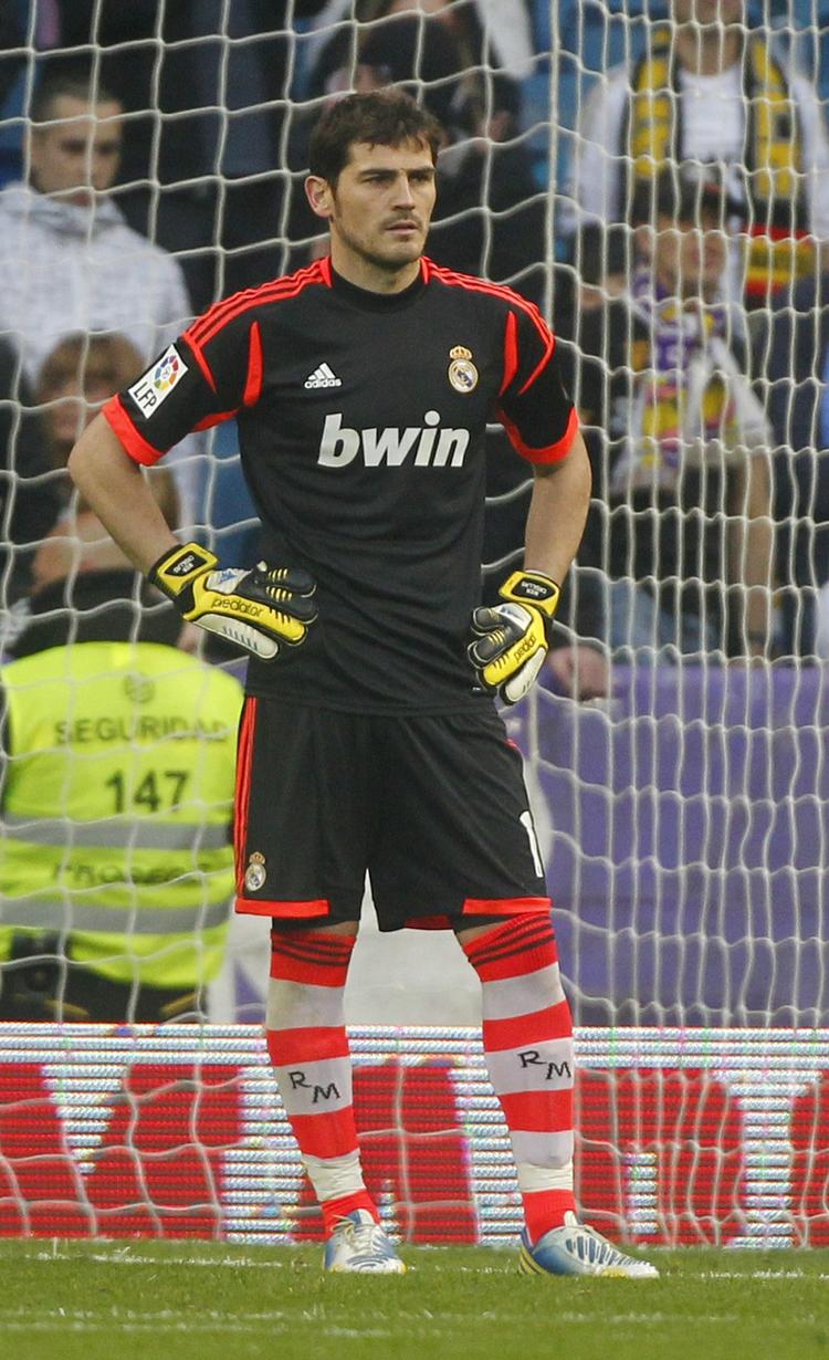 anfører? Iker Casillas og træner José Mourinho har udvekslet spydigheder mod hinanden gennem pressen. Og i går valgte Casillas at afvise jobbet som anfører, da han kom på banen. 