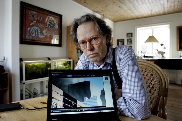 sagsøger. Den mangeårige og nu pensionerede kemiforsker Niels Harrit er skeptisk overfor den fortalte version af angrebet 11. september på World Trade Center. 