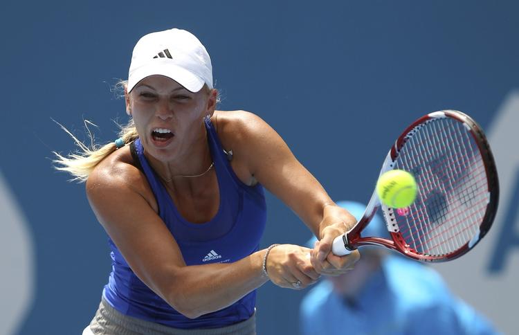 Ulideligt. Caroline Wozniacki måtte kæmpe sig gennem 42 graders varme i Australien. 