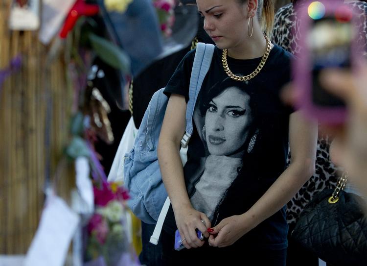 Mindet. Amy Winehouse blev kun 27 år. Hun blev fundet død i sit hjem i London i sommeren 2011. 