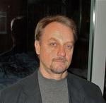 Efterløn. Antropologen Søren Hvalkof blev opfordret fra flere sider til at søge udenlands, da han blev ledig. Men et godt arbejdsophold i Norge har haft konsekvenser, som ingen havde fortalt ham om på forhånd. 