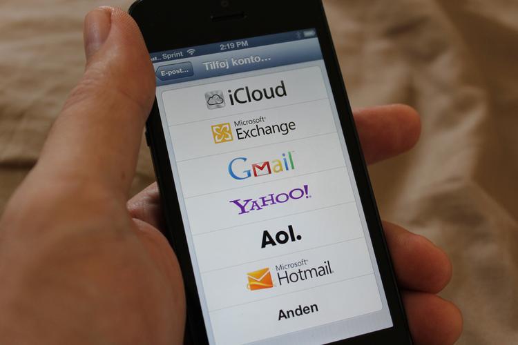 PUSH-EMAIL. Folk, der bruger en email koblet op til en Exchange-server kan få problemer med at få "skubbet" de seneste emails ud til deres iPhone, hvis de har opgraderet den til iOS6. 