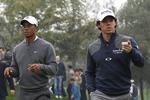 Kæmpekontrakter. Nike finder det helt tunge skyts frem, når de skal dele sponsorkroner ud. Tiger Woods og Rory McIlroy er blandt tøjproducentens dyrt betalte udvalge. 