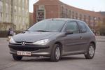 Populær. Den her vogn vil mange gerne købe: En brugt Peugeot 206 fra 1998. 