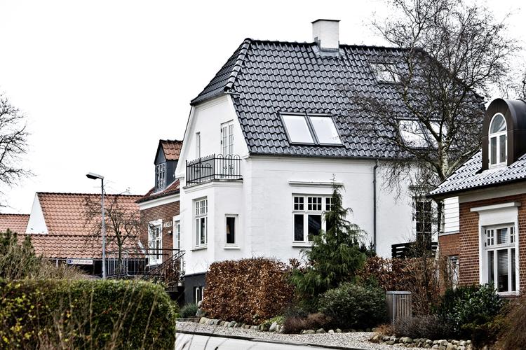 Forgældet. Der er en sammenhæng mellem høj indkomst og høj belåningsgrad af boligen, viser analyse fra Realkredit Danmark. 