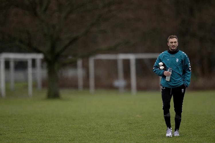 økonomisk. Krisen i Brøndby kan ikke undgå at smitte af på humøret blandt spillerne på træningsbanen. 