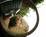Afbrydelse. Flertallet af de danskere, som i dag bruger fastnettelefon, regner med at hive stikket ud i løbet af i år. 