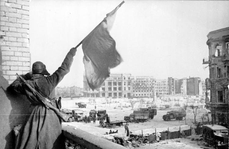 KRIG. Danske turister vender blikket mod verdens slagmarker, når de ferierer. Her er det et billede fra Stalingrad i januar 1943. 