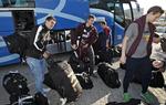VM. De danske spillere ankommer til hotellet i Sevilla, hvor landsholdet opholder sig under VM-gruppekampene. 
