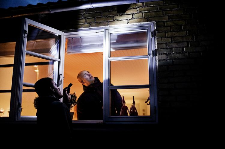Rekord. Danmark har EU-rekord i indbrud. Her er Vestegnens Politis efterforskningsteam i gang med undersøgelser efter et indbrud. 