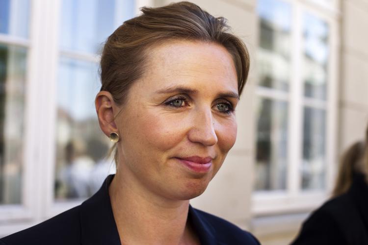 Fejlskøn. Mette Frederiksen (S) opjusterede i går antallet af personer, der mister deres dagpengeret i første halvår af 2013. 