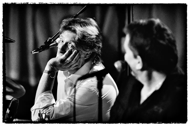 Navneændring. Backseat boys blev til Backseat, efterhånden som Ivans skæg mistede farven. 