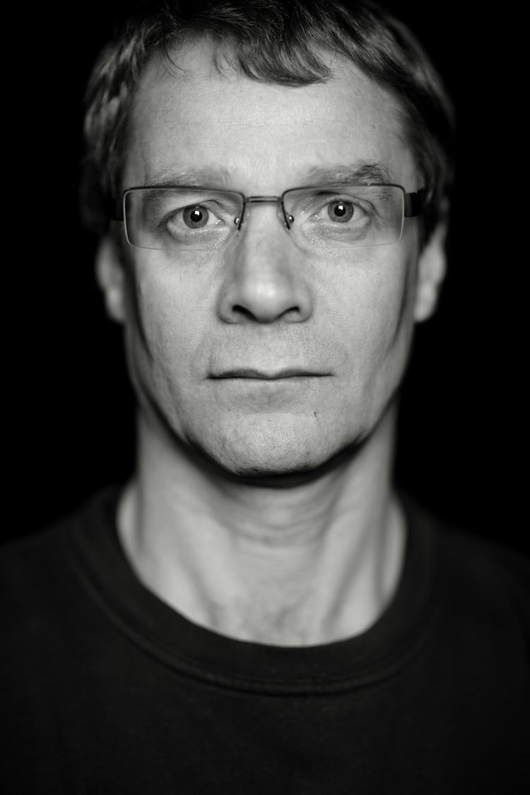 Arbejdsgiver. Thomas Winkler er ikke arbejdsgiver i ordets klassiske betydning. Men han har hjulpet mange, som blev arbejdsløse, da Lindøværftet i Munkebo lukkede, til et nyt job. 