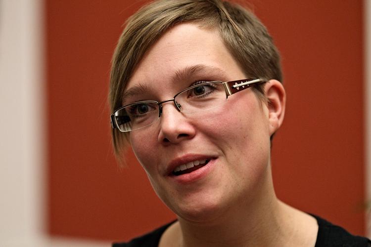 sygehusræs. Forebyggelses- og sundhedsminister Astrid Krag (SF) er rigtig godt tilfreds med nye tal, der viser, at de offentlige sygehuse har overtaget førertrøjen fra privathospitalerne. 