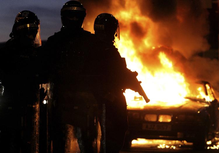 Optøjer. Protestantisk vrede har igen udløst vold og uro i Belfast. 