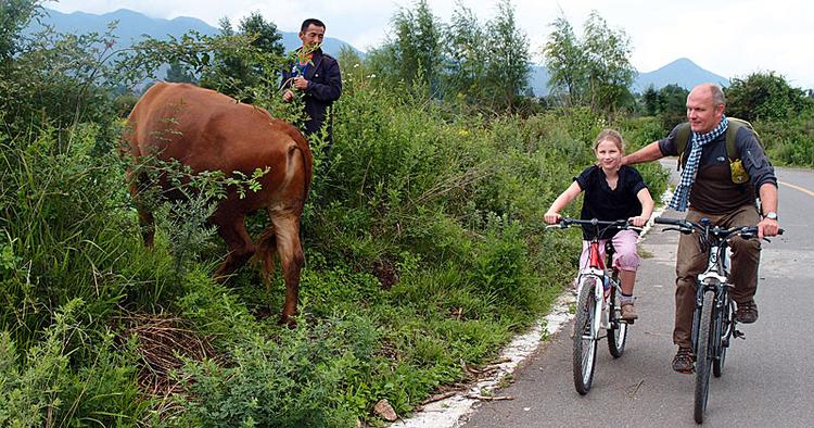 Gammeldags. Lej en cykel, vend ryggen til byen og oplev kinesisk landbrugsliv. 